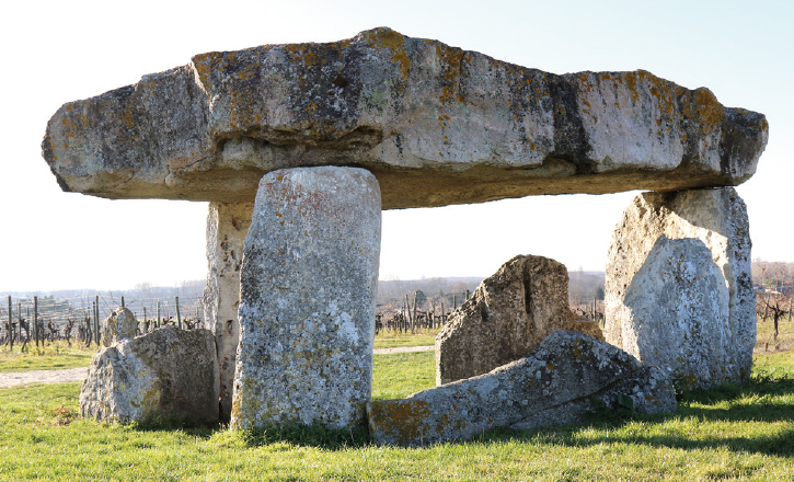 Dolmen de la Pierre levée, St Fort sur le Né (16), © E. Bouchet