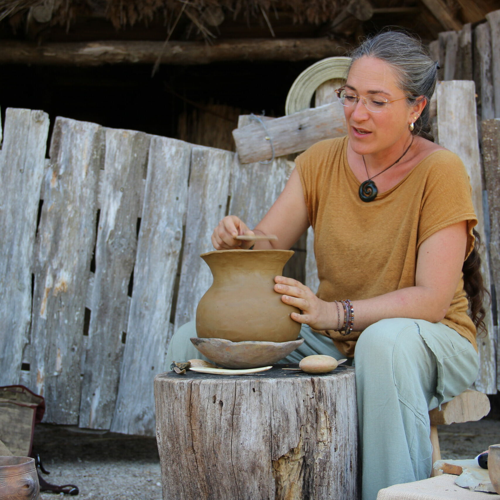 21_DEMO_CERAMIQUE_CHLOE_ALABARET©Musée des Tumulus de Bougon